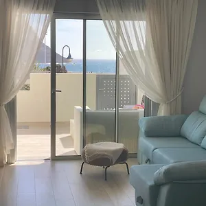 a-beautiful-apartment-with-a-perfect-beach-view-la.tenerifehoteles.net/