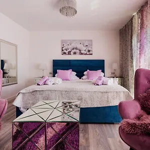 https://deluxe-apartment-emili.splithotels.org